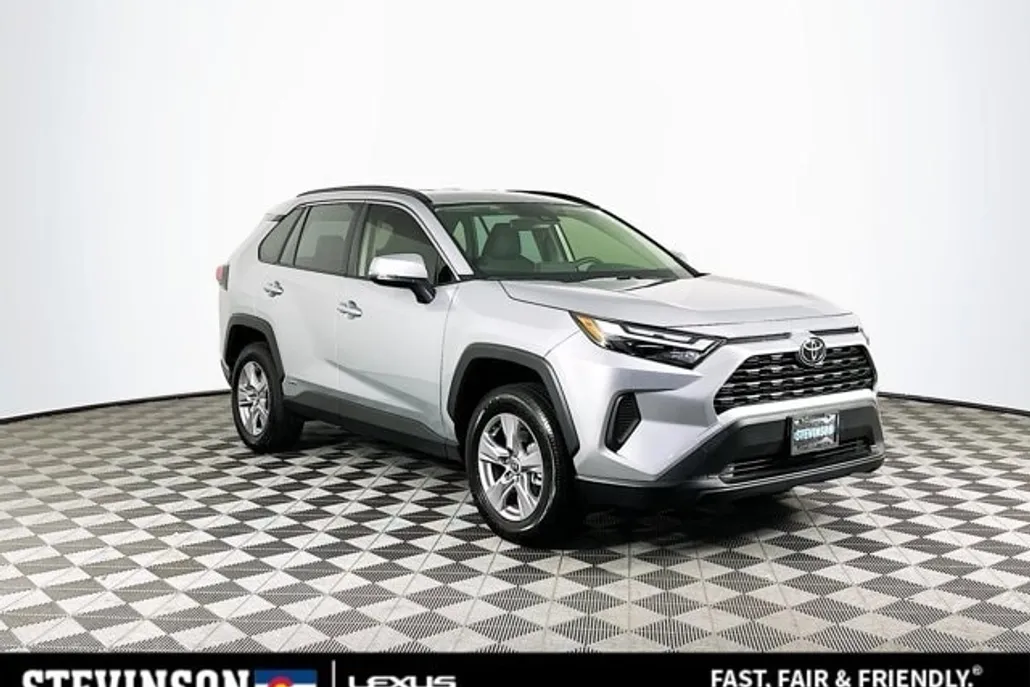 2025 Toyota RAV4 Hybrid XLE photo 1