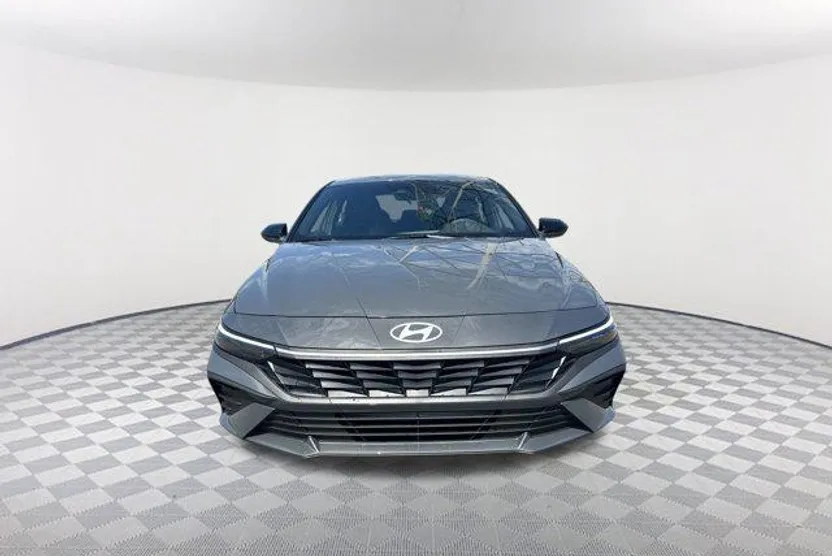 2025 Hyundai Elantra SEL Sport photo 1