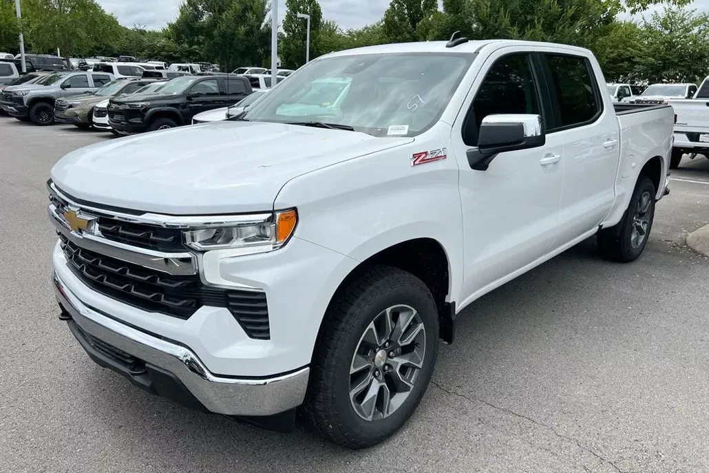 2026 Chevrolet Silverado 1500 LT photo 1