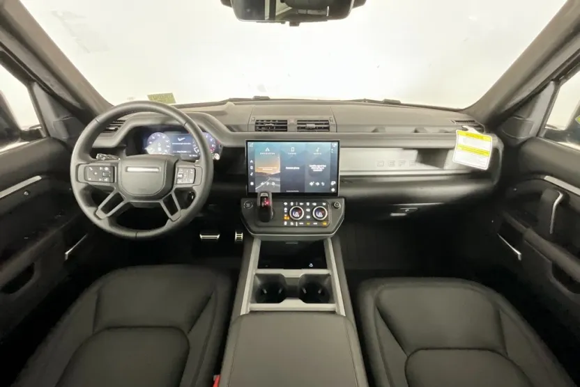 2026 Land Rover Defender 110 V8 photo 1