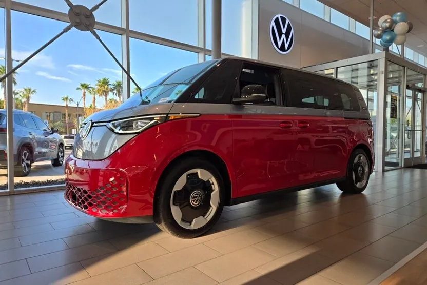 2025 Volkswagen ID. Buzz Pro Plus photo 1