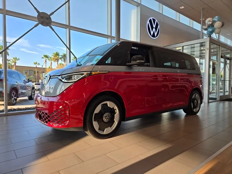 2025 Volkswagen ID. Buzz Pro Plus photo 1