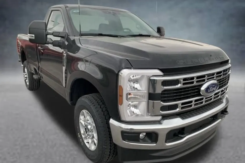 2025 Ford F-350 XLT photo 1