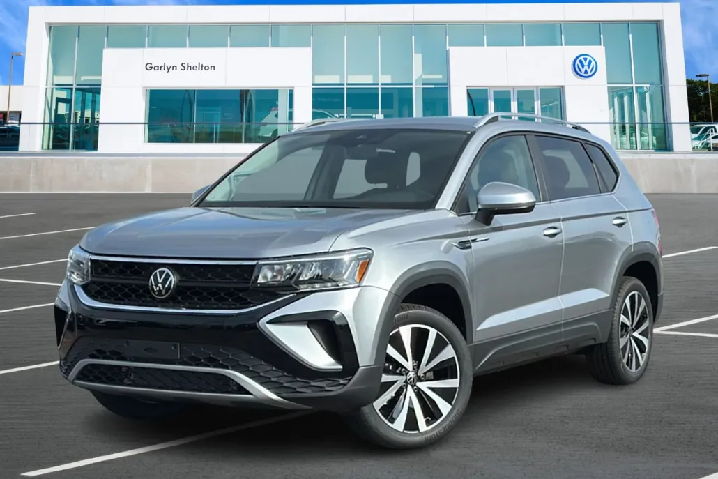 2024 Volkswagen Taos SE photo 1