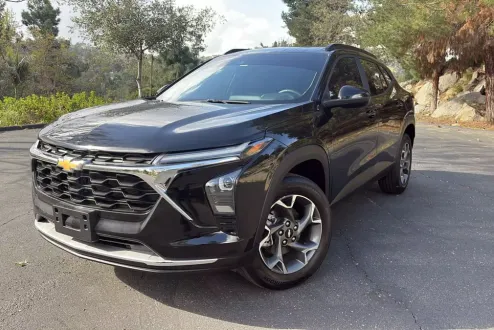 2025 Chevrolet Trax LT photo 3
