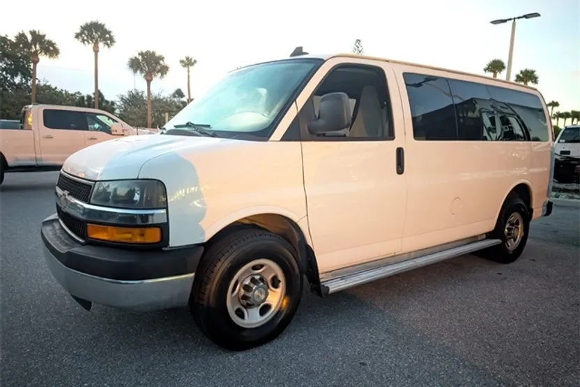 2016 Chevrolet Express 3500 LT photo 1