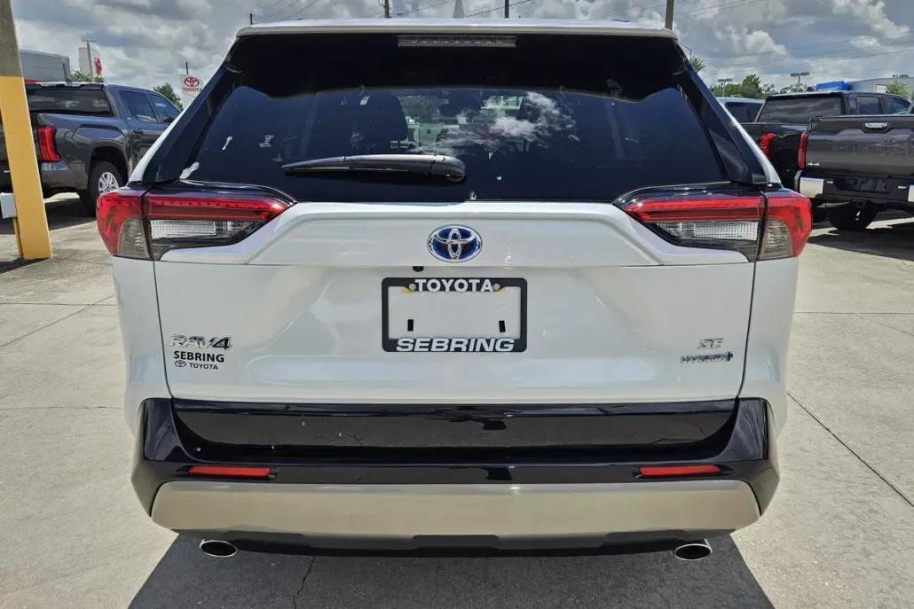 2024 Toyota RAV4 Hybrid SE photo 1