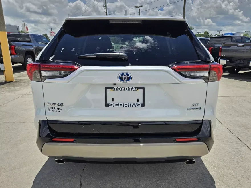 2024 Toyota RAV4 Hybrid SE photo 1