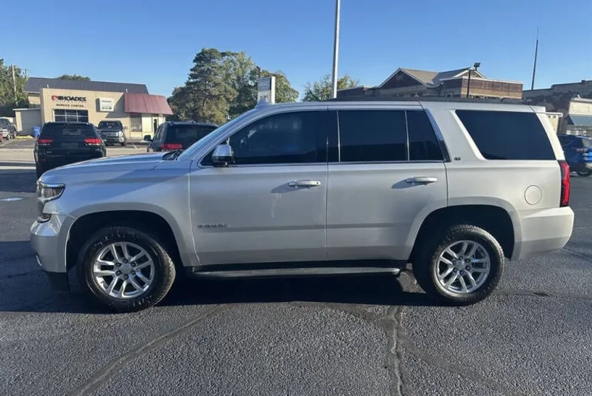 2019 Chevrolet Tahoe LT photo 1