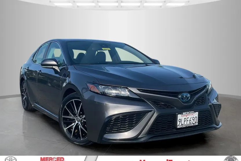 2024 Toyota Camry Hybrid SE photo 1