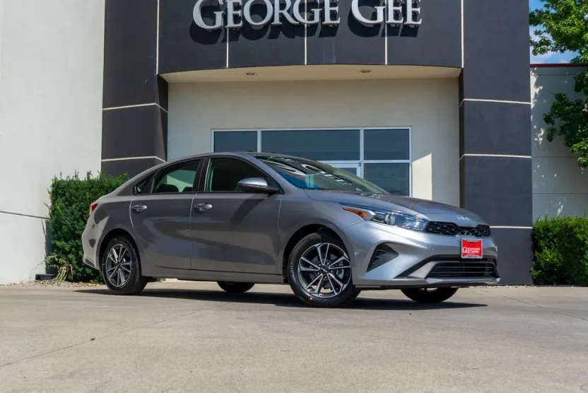 2024 Kia Forte LXS photo 1