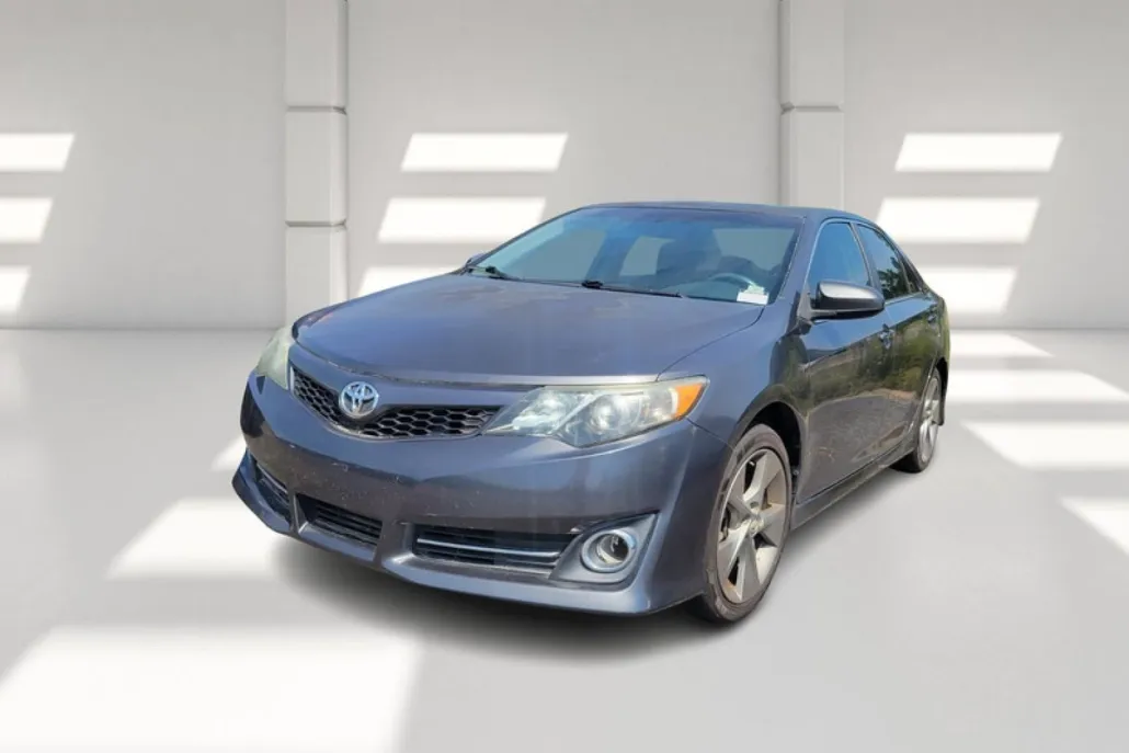 2012 Toyota Camry SE photo 1