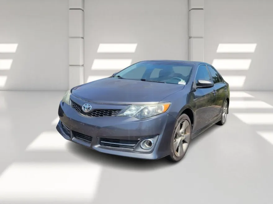 2012 Toyota Camry SE photo 1