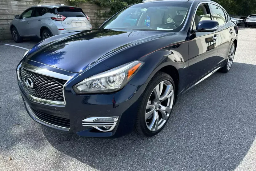 2016 Infiniti Q70L AWD photo 1