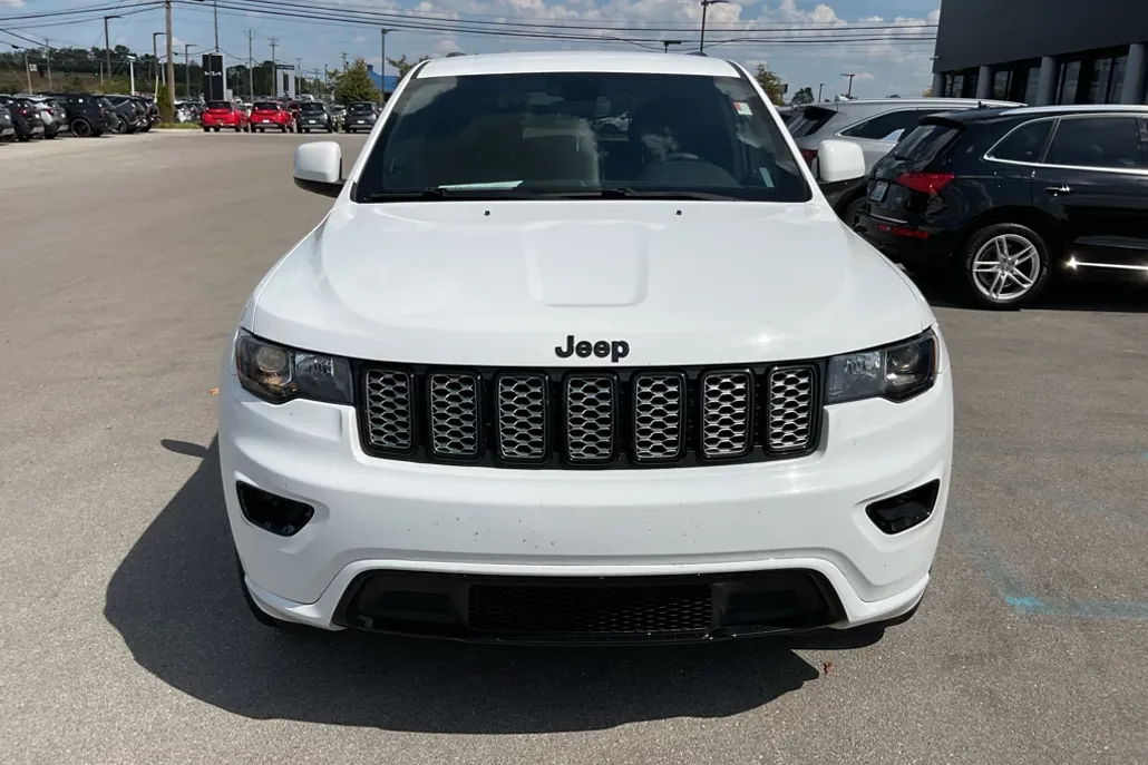 2019 Jeep Grand Cherokee Altitude photo 1
