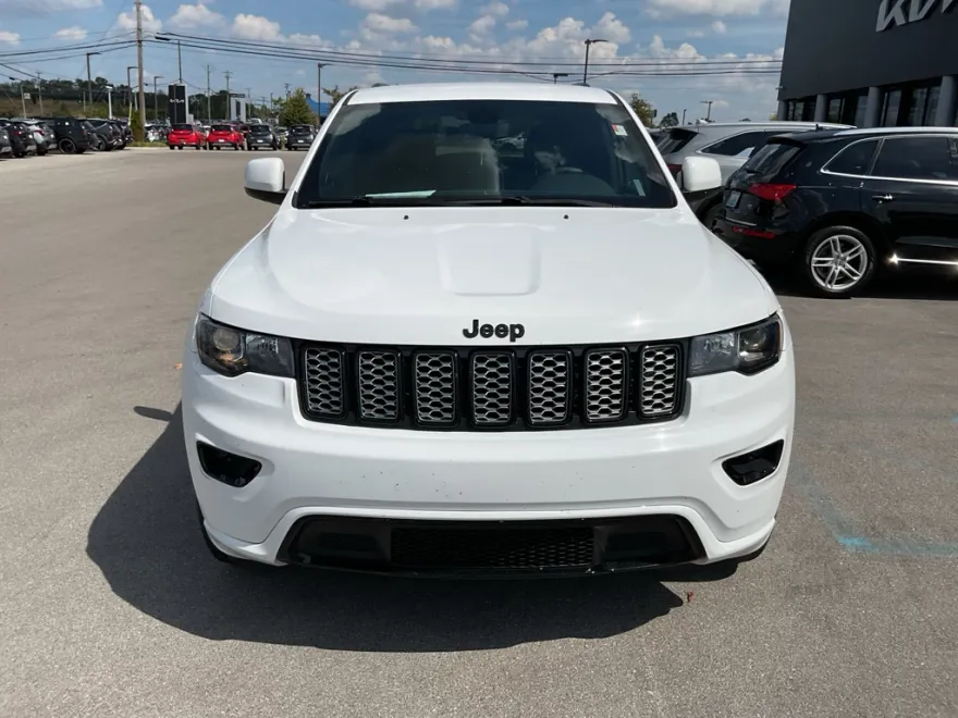 2019 Jeep Grand Cherokee Altitude photo 1