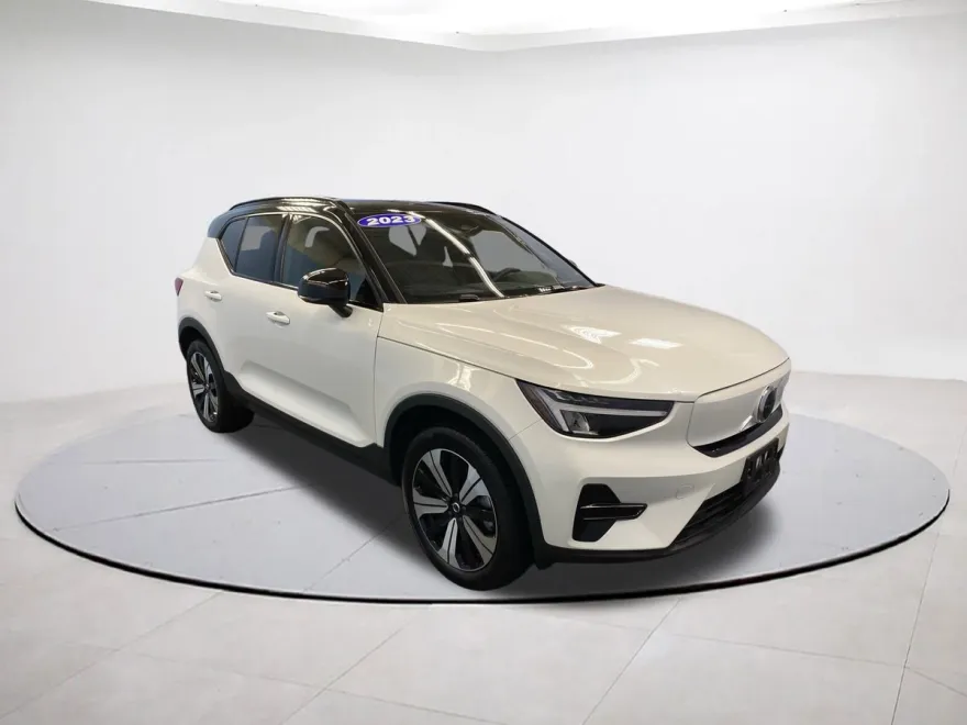 2023 Volvo XC40 Recharge Core photo 1