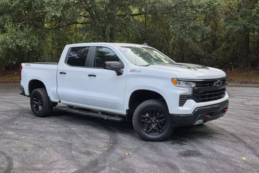 2022 Chevrolet Silverado 1500 LT photo 1