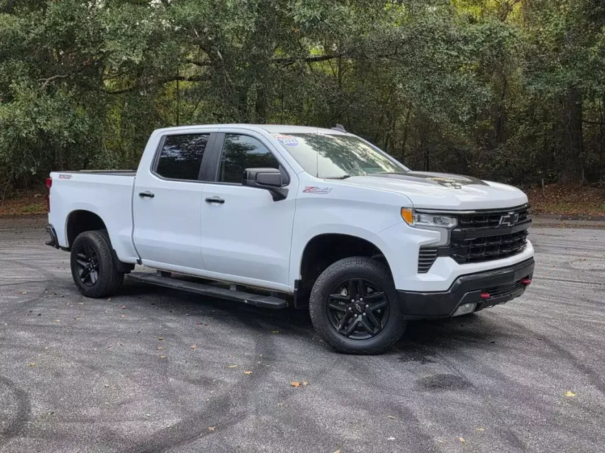 2022 Chevrolet Silverado 1500 LT photo 1