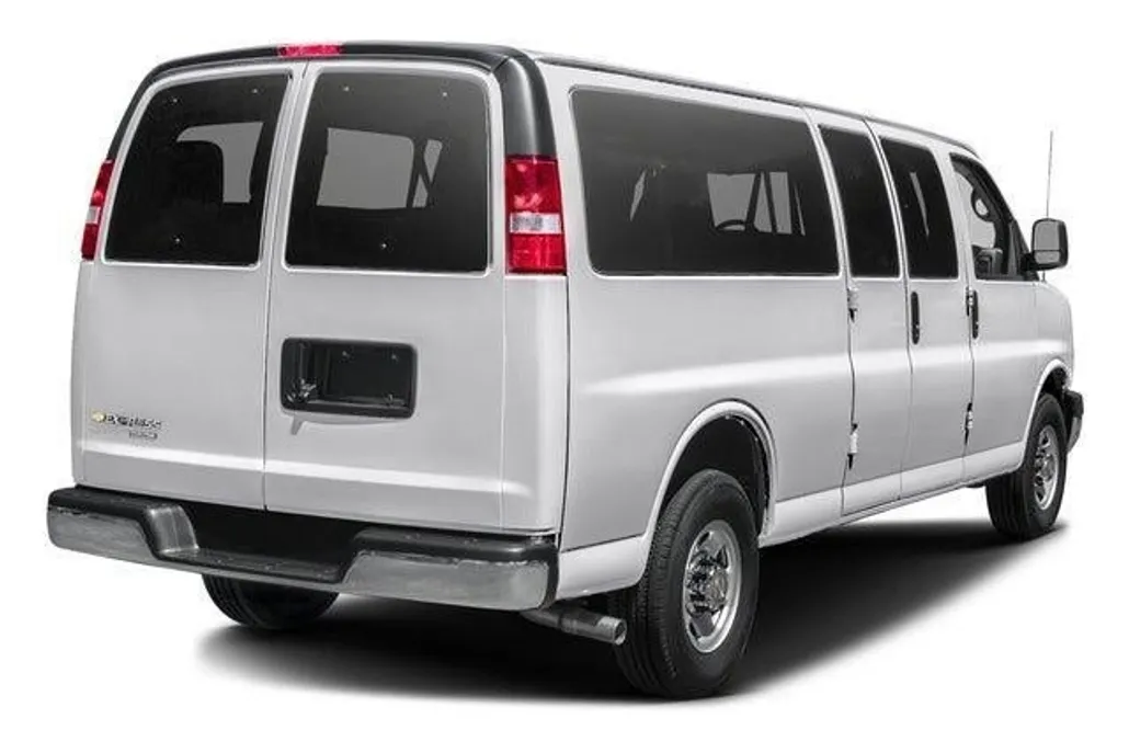 2017 Chevrolet Express 3500 LT photo 1