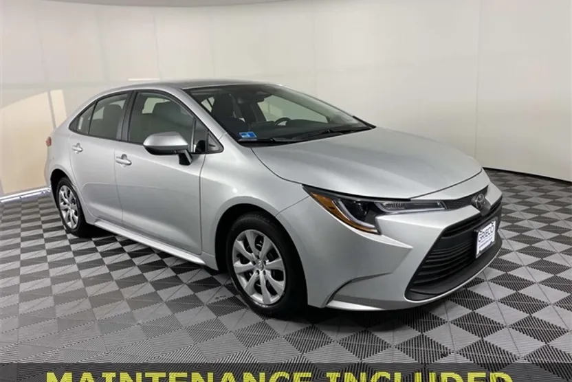2025 Toyota Corolla LE photo 1