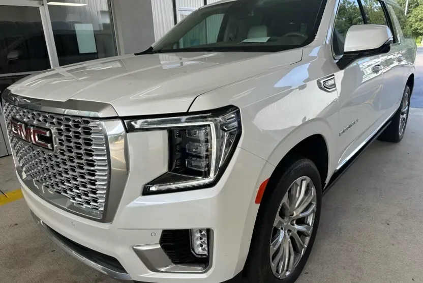2023 Gmc Yukon XL Denali photo 1