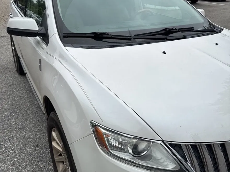 2011 Lincoln MKX Base photo 1