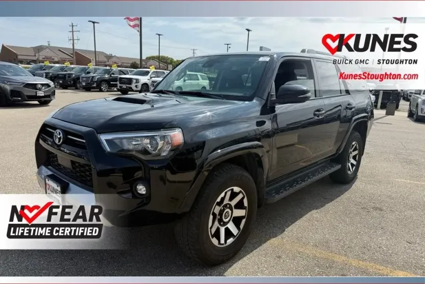 2024 Toyota 4Runner TRD Off-Road Premium photo 1