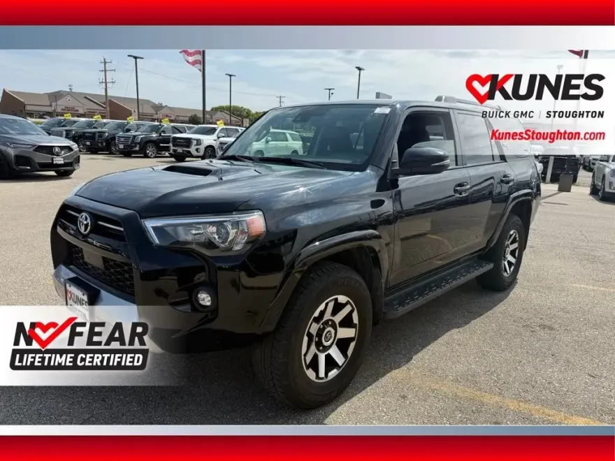 2024 Toyota 4Runner TRD Off-Road Premium photo 1