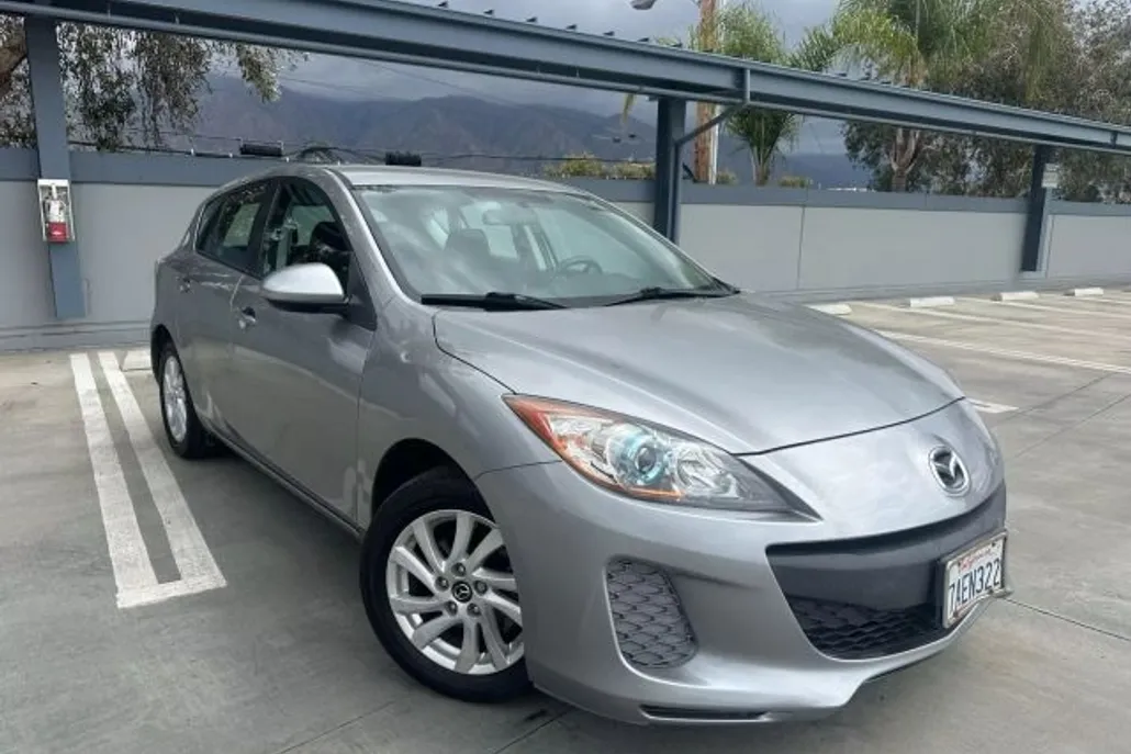 2013 Mazda Mazda3 Touring Hatchback photo 1