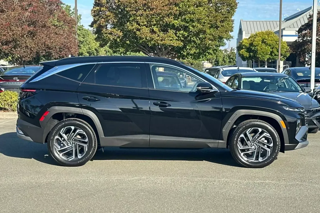 2025 Hyundai Tucson Hybrid Limited photo 1