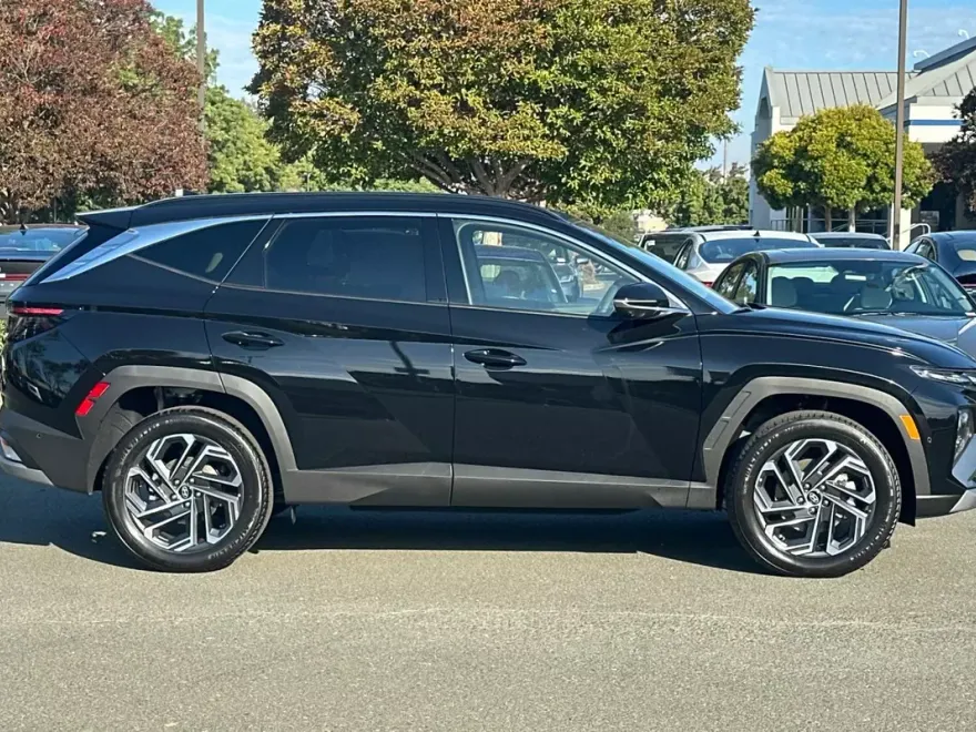 2025 Hyundai Tucson Hybrid Limited photo 1
