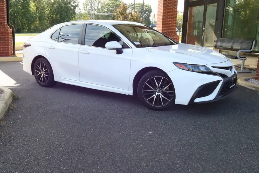 2022 Toyota Camry SE photo 1