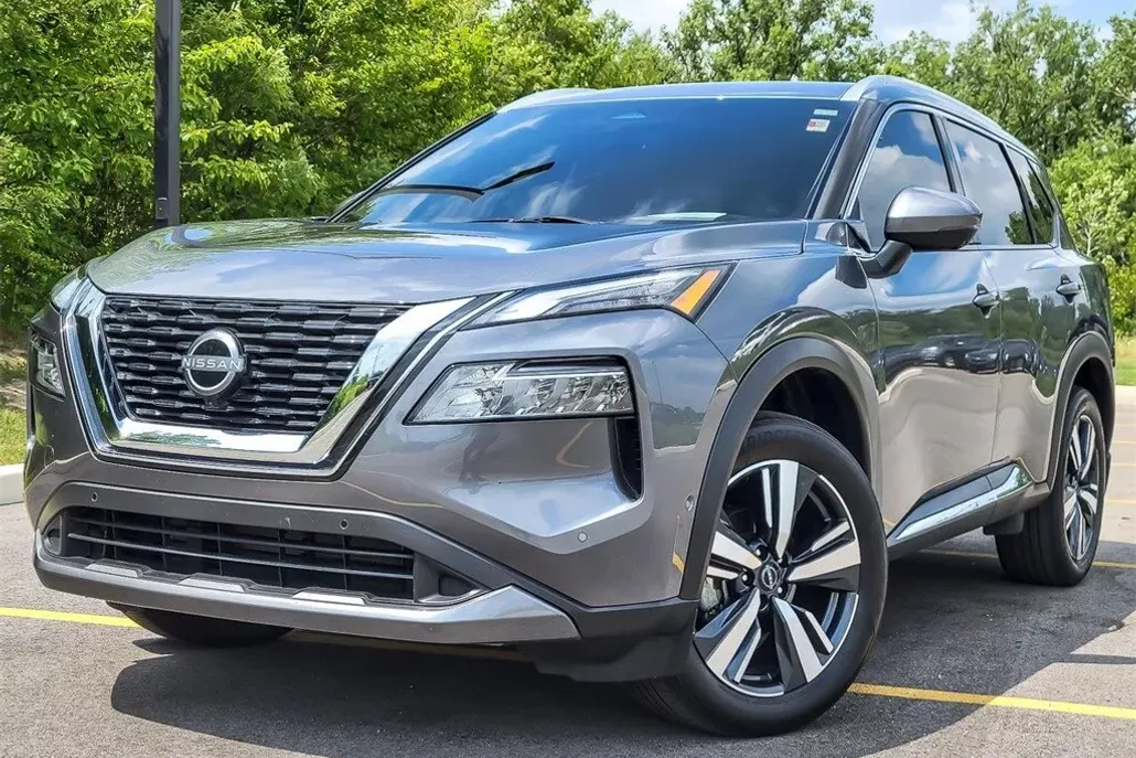 2023 Nissan Rogue SL photo 1