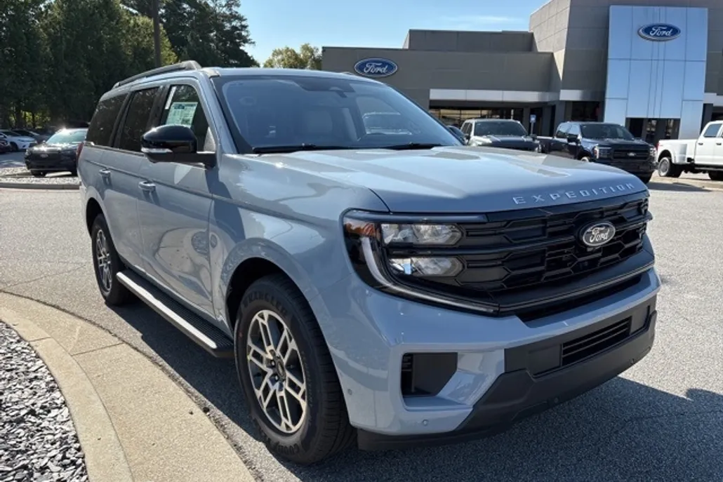 2025 Ford Expedition photo 1