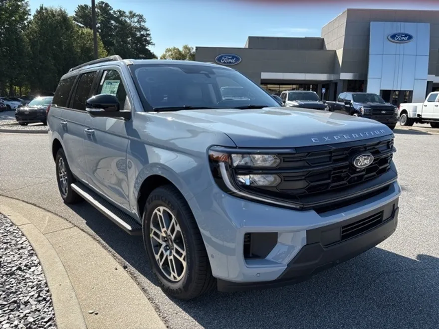 2025 Ford Expedition photo 1
