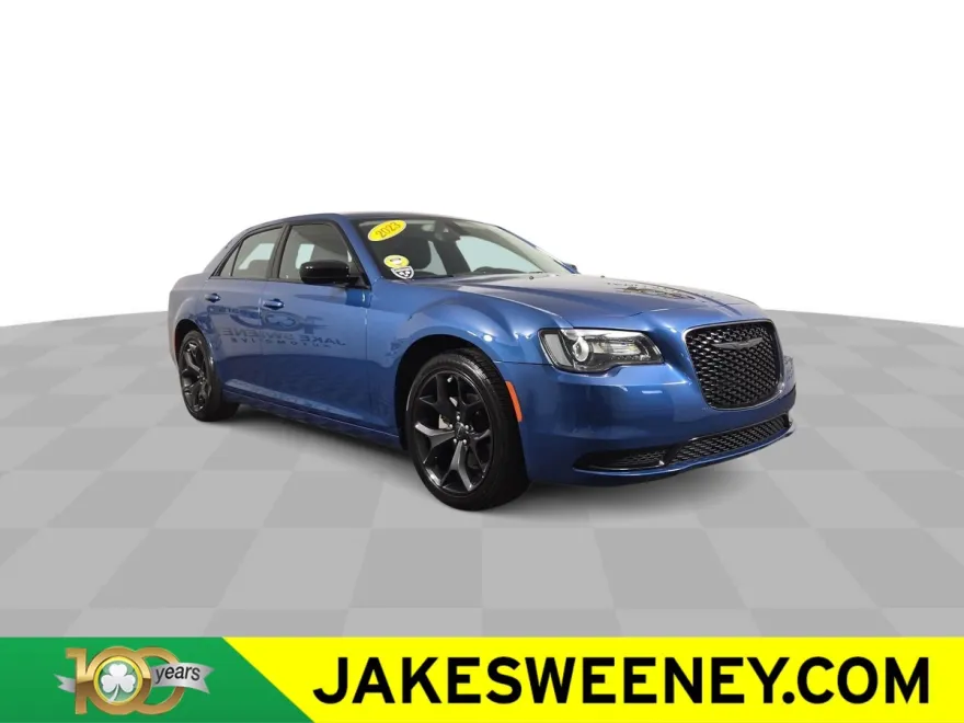 2023 Chrysler 300 Touring photo 1