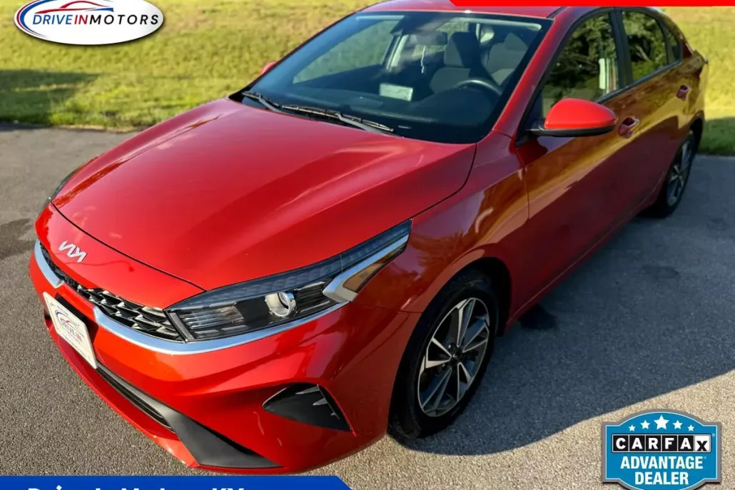 2023 Kia Forte LXS photo 1