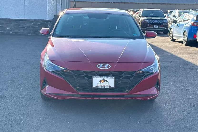 2023 Hyundai Elantra SEL photo 1