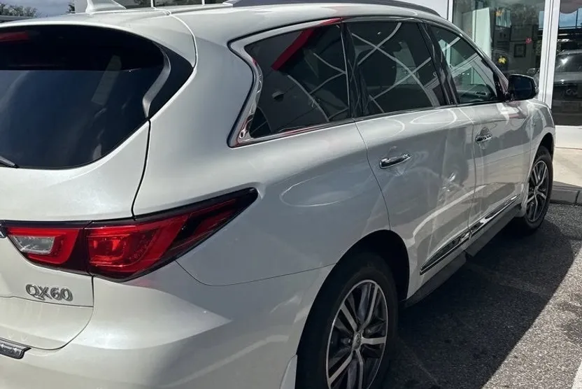 2017 Infiniti QX60 Base AWD photo 1
