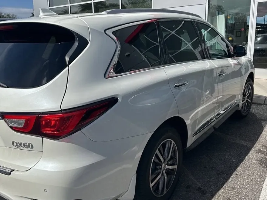 2017 Infiniti QX60 Base AWD photo 1