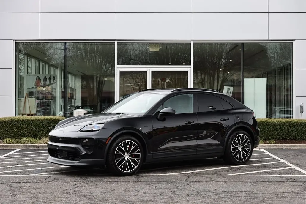 2025 Porsche Macan Electric photo 1