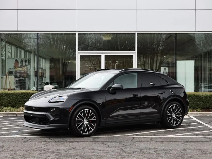 2025 Porsche Macan Electric photo 1