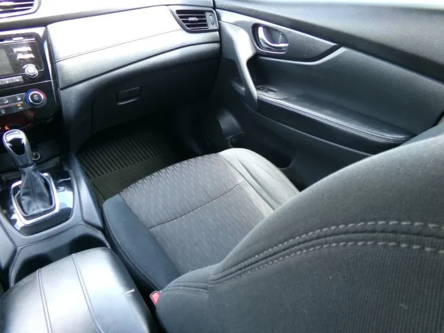 2017 Nissan Rogue S photo 9