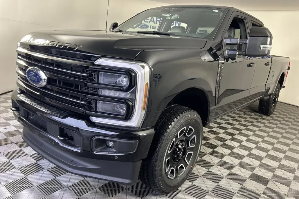 2025 Ford F-350 Platinum photo 1