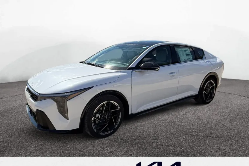 2025 Kia K4 GT-Line photo 1
