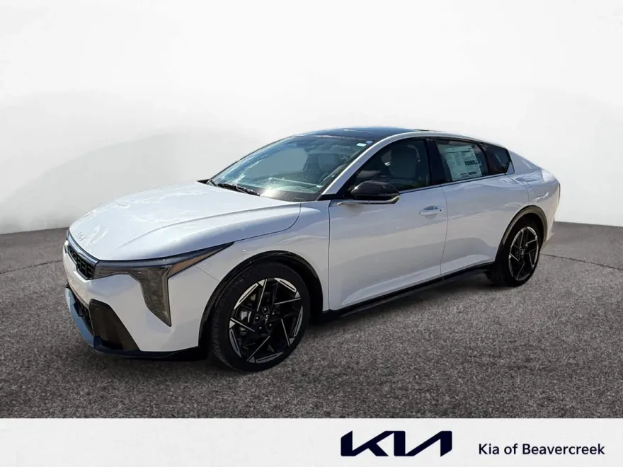 2025 Kia K4 GT-Line photo 1