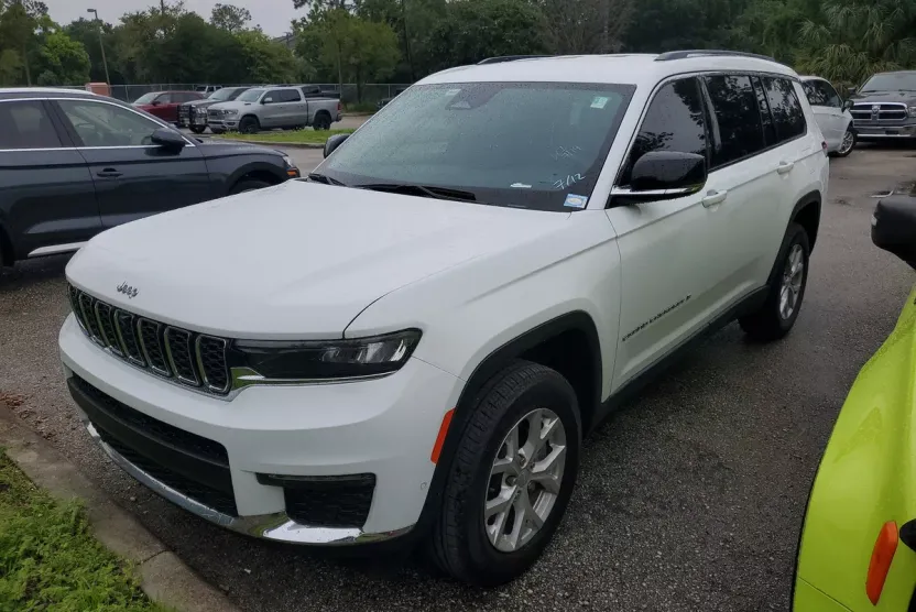 2024 Jeep Grand Cherokee Limited photo 1
