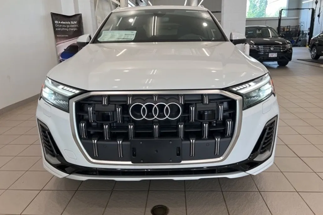2025 Audi Q7 55 Prestige photo 1