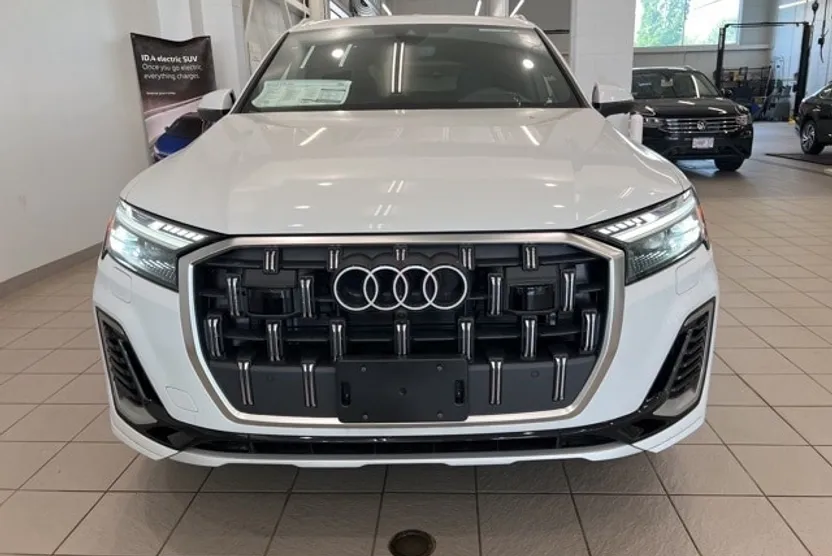 2025 Audi Q7 55 Prestige photo 1